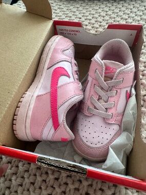 Used Toddler Nike Pink Dinks Size 8c